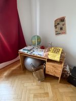 Schreibtisch