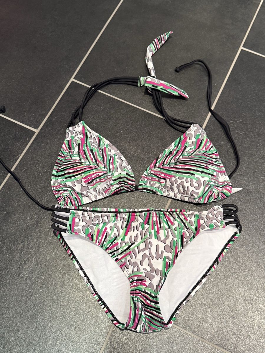 Badekleider & Bikinis: Neuwertiger Bikini mit speziellem Muster, Grösse 38 – Neu (gemäss Beschreibung) aus Niederhasli von R__A