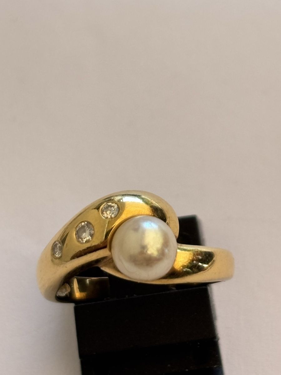 Anelli: Goldring mit Perle und Diamanten 18 Karat – Usato da Langnau am Albis venduto da flusspflege