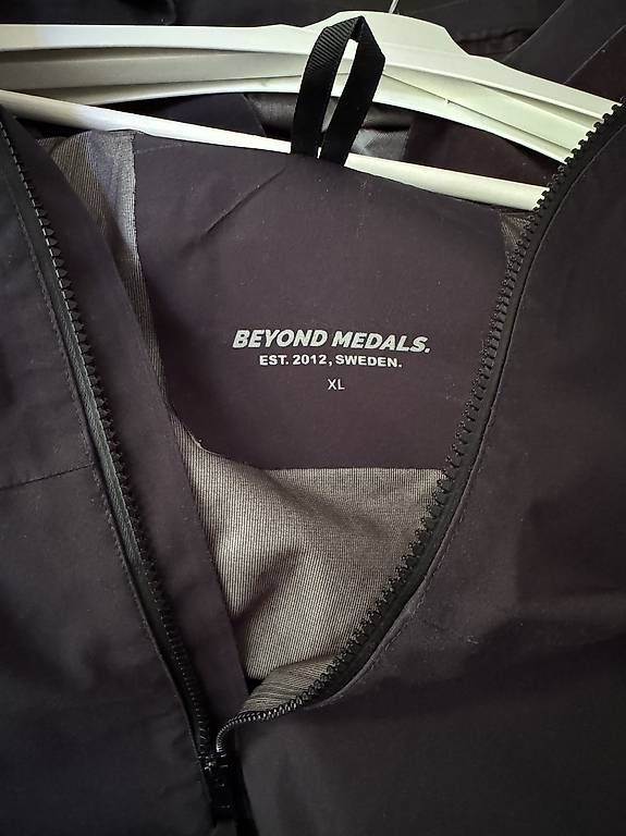 Giacche: Beyond Medals Snowboard Jacke XL – Usato da Luzern venduto da _Luccer 2