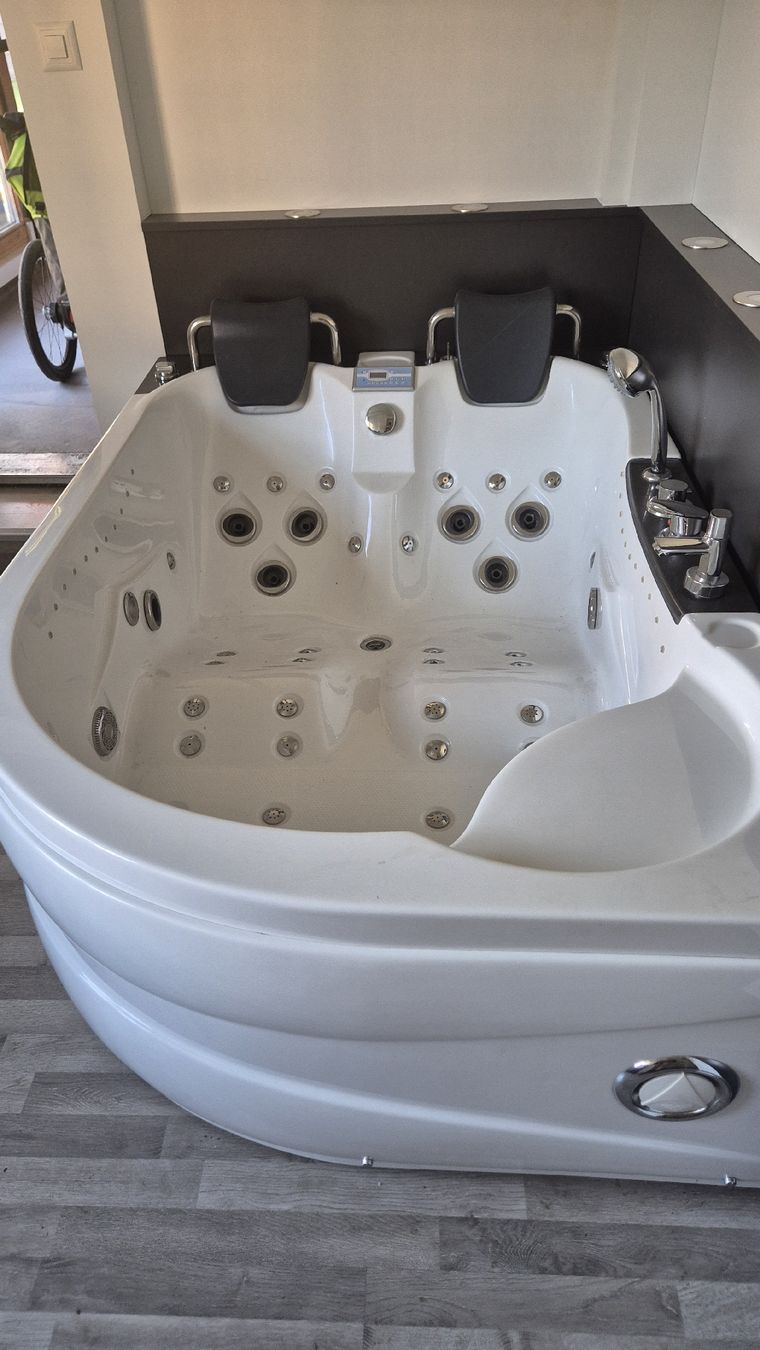 Bains à remous: Whirlpool JNJ SPAS SPA-062 – D'occasion à Vilters par Steffi_Paul