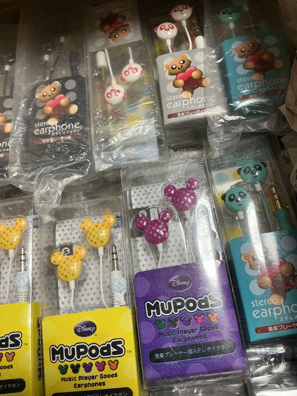 Cuffie: 80 écouteurs nounours en déstockage – Nuovo e nell'imballaggio originale da Lausanne venduto da topthai