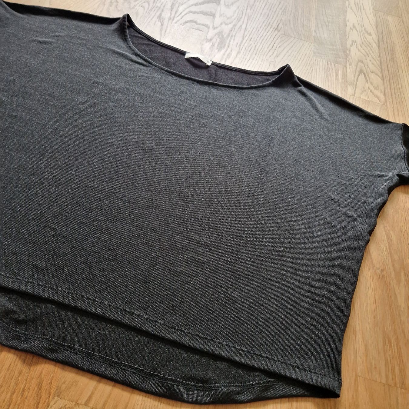 T-shirt: Schwarzes Oberteil,  Gr S - oversitzed, locker luftig – Usato da Nendeln venduto da witr_gliabt 1