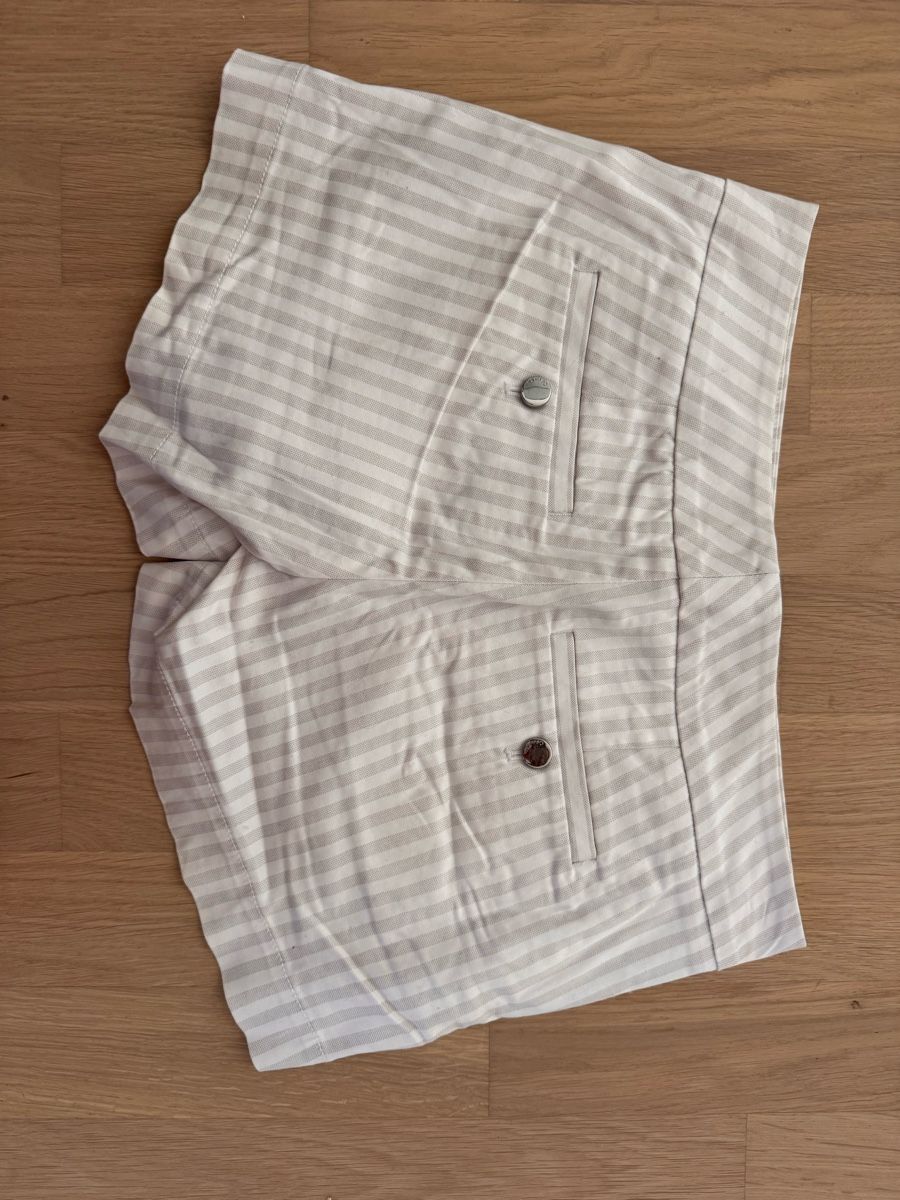 Calvin Klein Pantaloni: Calvin Klein Shorts white-grey striped Size 0 – Usato da Dübendorf venduto da ClaraS. 3