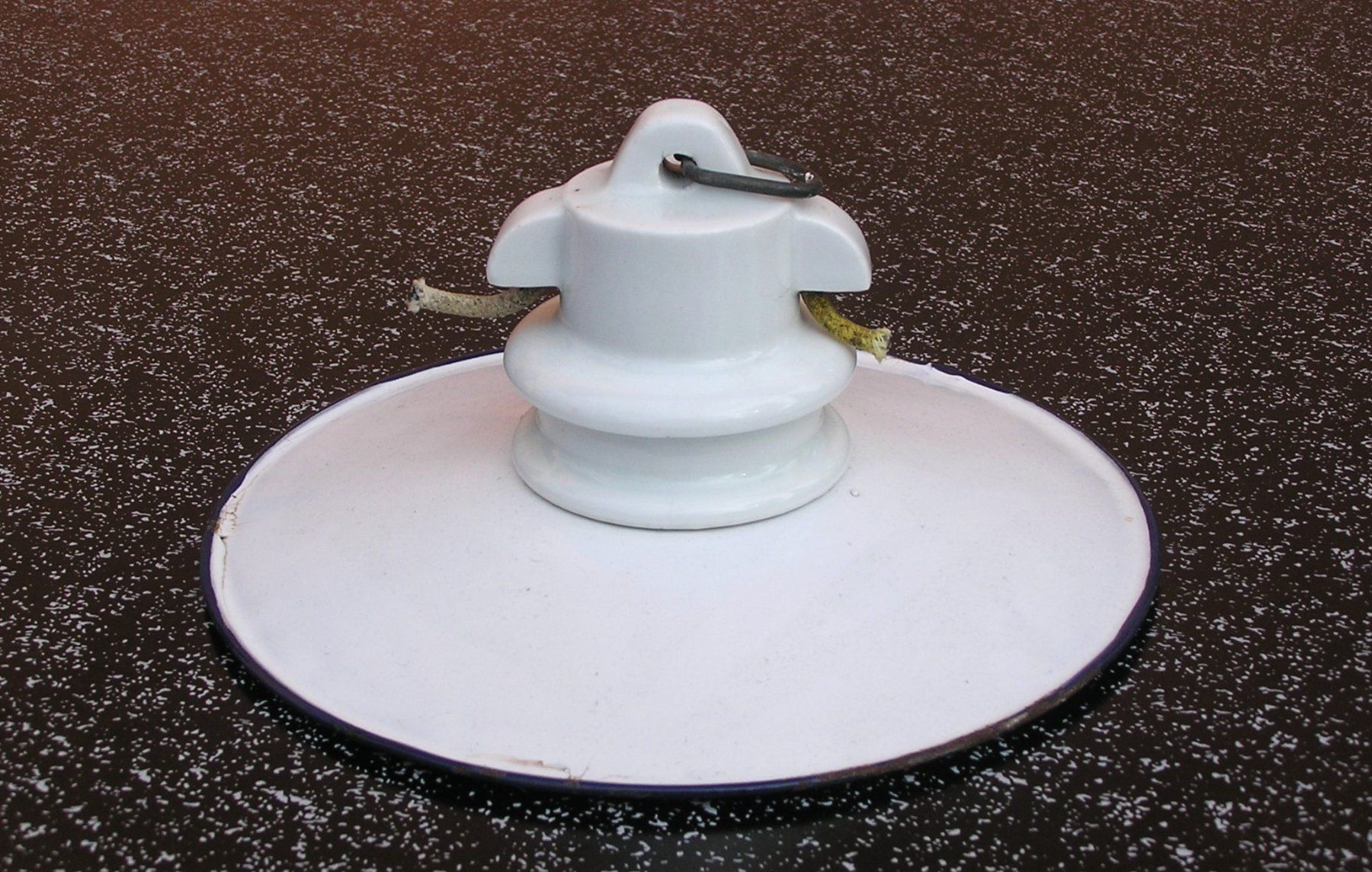 Kronleuchter & Deckenlampen: ALTE EMAIL DECKENLAMPE STALLLAMPE FLURLAMPE – Gebraucht aus Grenchen von Antique-hunter