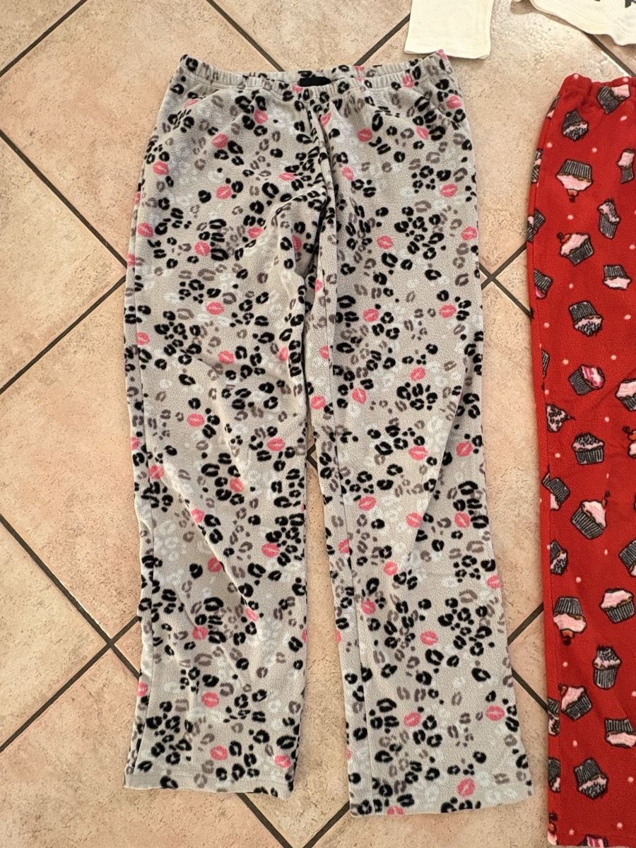 Lots de vêtements: Lotto pigiami donna  – D'occasion à S. Antonino par FedeKikka88 1