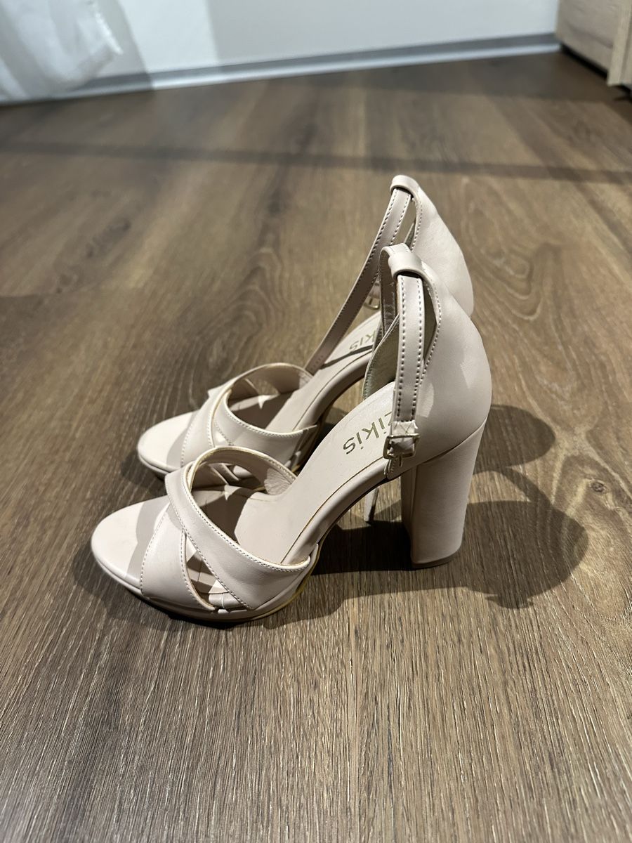 Dosenbach Scarpe da donna: Neu! Sandalen Hellbeige – Gr. 37 – Nuovo e nell'imballaggio originale da Kölliken venduto da mar_8jjj 1