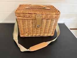 Korb Picknickkorb Weide mit Zubehör guter Zustand