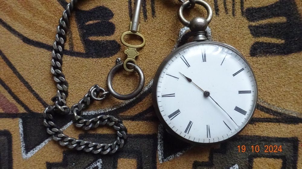 Porte-clés Montre Numérique Blanche - 6.5x2.5 Cm - Plastique - Écran Silencieux - Pour Sac, Trousseau, Enfants