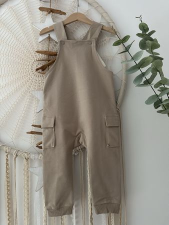 Latzhose in Beige mit Taschen, Gr. 92 *NEU mit Etikett 