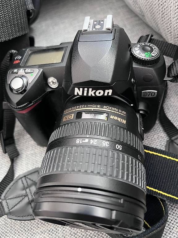 Nikon Fotocamera: Nikon D70 Digital Spiegelreflexkamera – Usato da Nussbaumen AG venduto da sziszi89