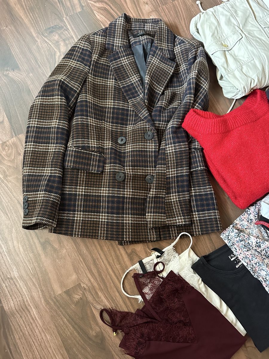 Lotti di vestiti: Kleiderpaket Damen XS – Usato da Müstair venduto da V.Sara 1
