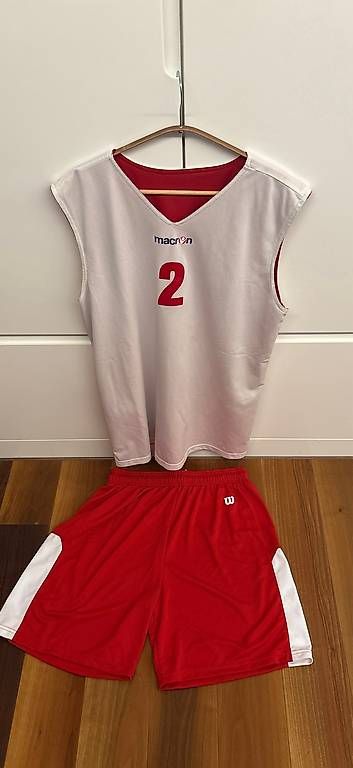 Vestiti: BASKETBALL Dress Gr L – Usato da Lenzburg venduto da benuzerflorian