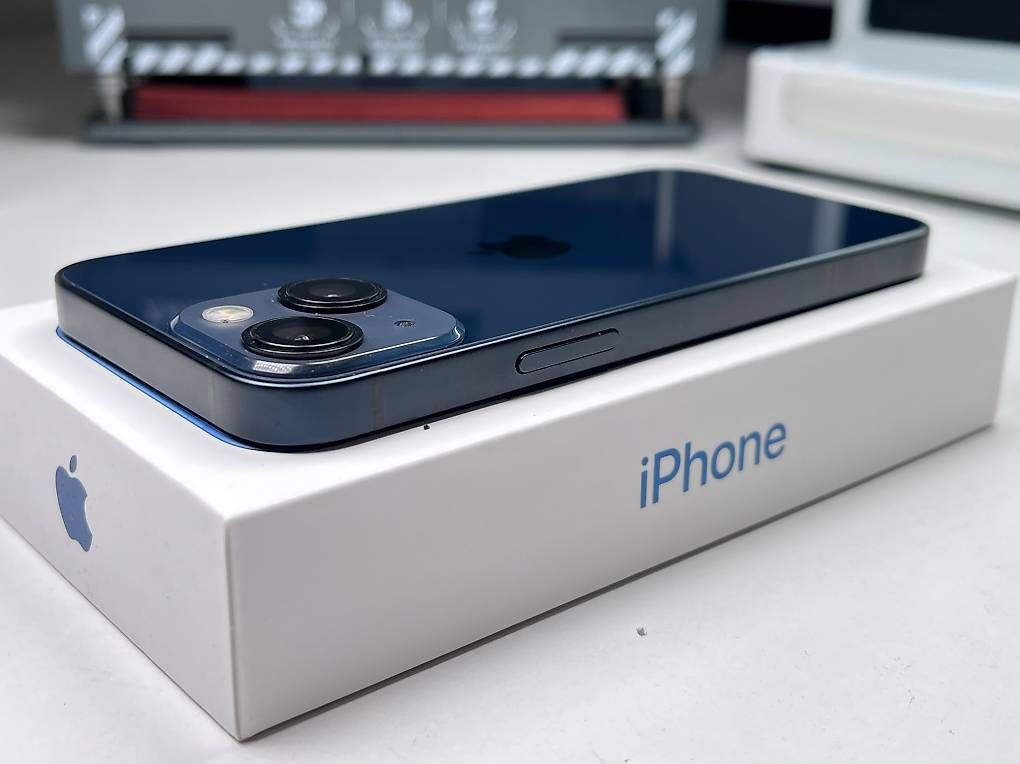 Apple Telefoni cellulari / Smartphones: iPhone 13 Mini | 128 GB | Midnight | Premium-Zustand – Usato da Widnau venduto da collynrefurb