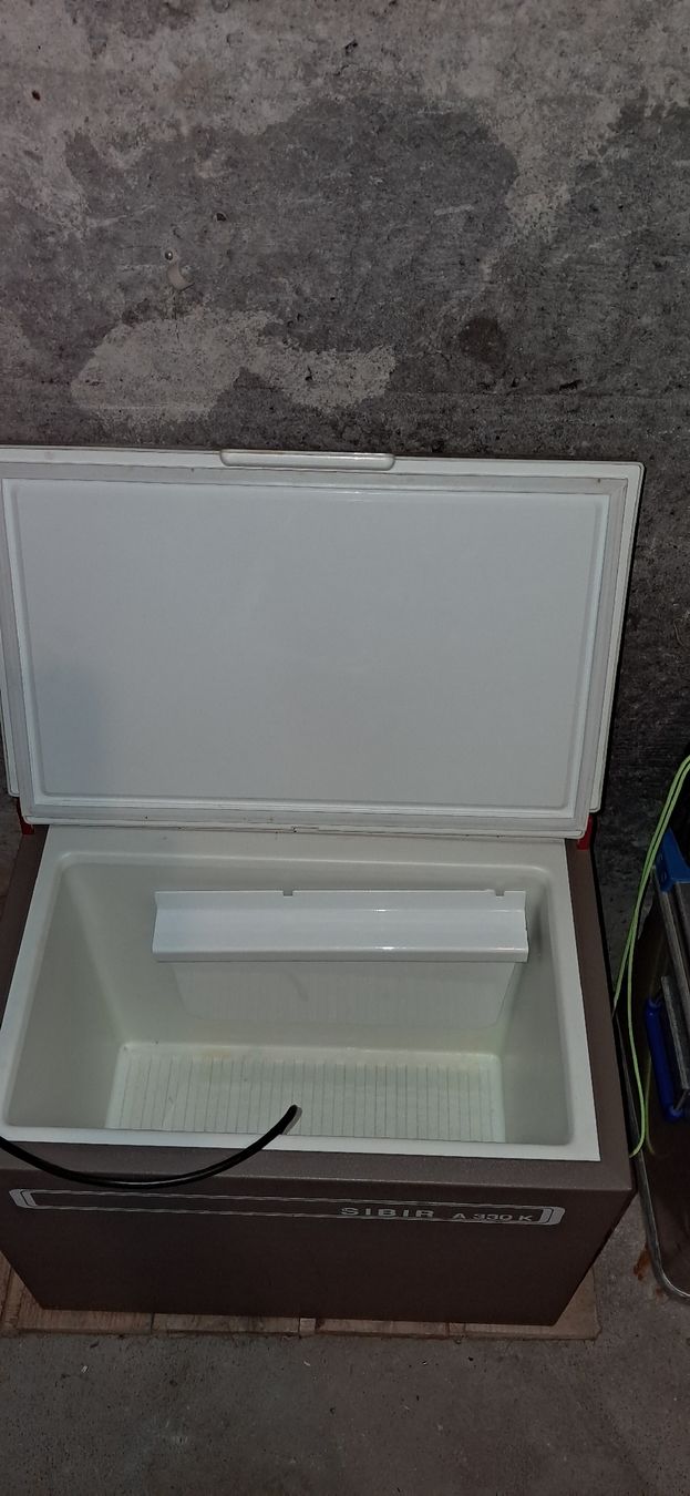 Frigoriferi & Refrigeratori: sibir Kühlbox A 330K – Usato da Gerlafingen venduto da kaple 1