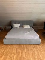 Bett komplett und 2x Nachtische