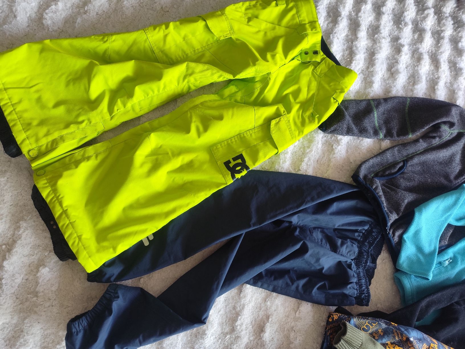 Under Armour Lotti & Set di vestiti: Winter Pulli Paket + Skihose+ Regenhose Gr 122-128 – Usato da Oberaegeri venduto da frappe5 1