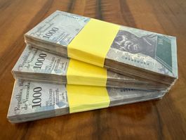 Venezuela - 1000 Bolivares - 3 Bündel à 100 Noten - F/VF/XF