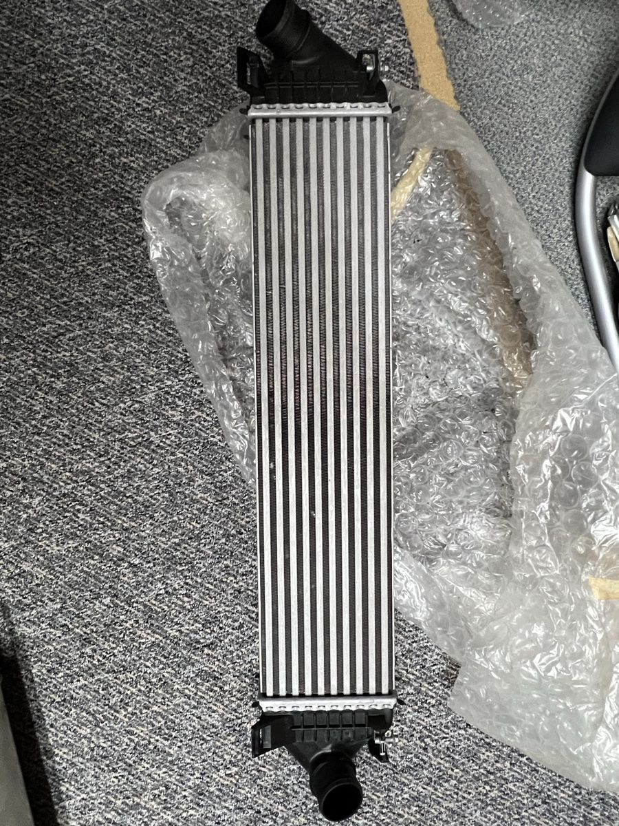 Tutti pezzi di ricambio auto: Originaler Ladeluftkühler Ford Focus ST MK2 – Usato da Döttingen venduto da djs_mb8x