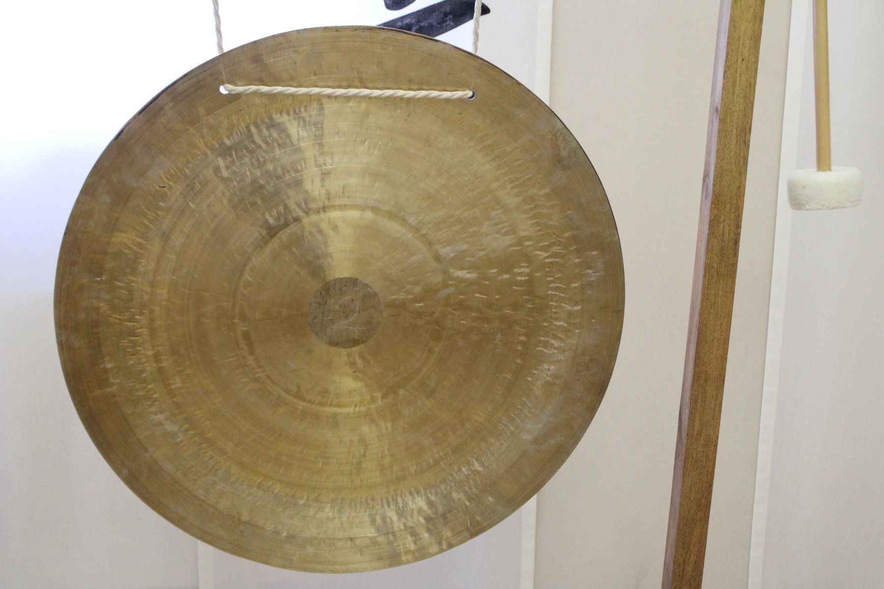 Musikinstrumente: Feng-Gong mit Ständer und Schlegel – Gebraucht aus Schaan von antikes_und_kurioses 5