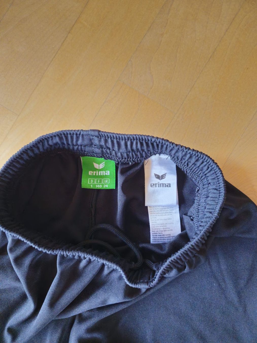 Erima Pantaloni: Erima Hosen Grösse 140 – Usato da Lungern venduto da Bohnenkraut69 1