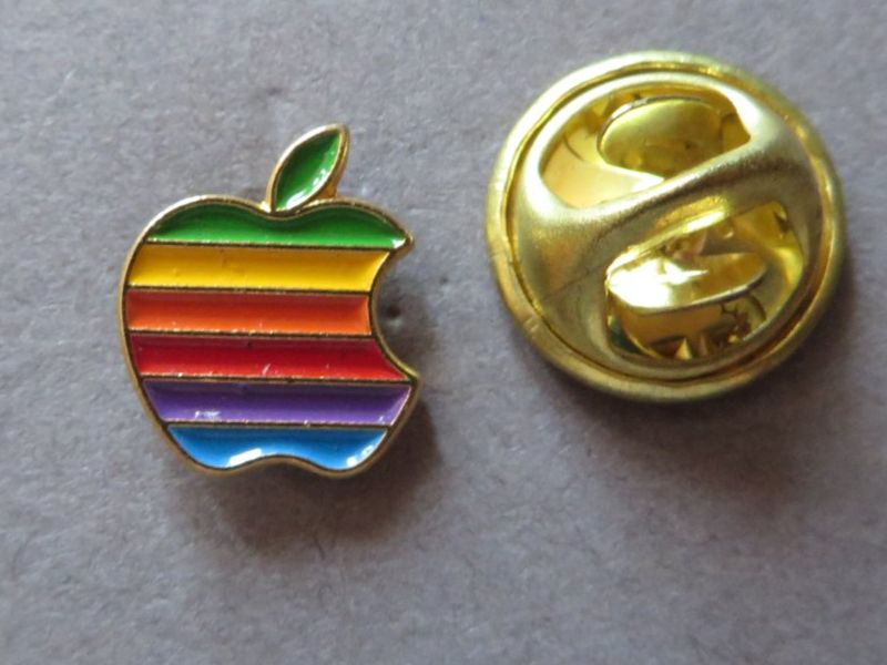 Plaketten & Abzeichen: PIN, APPLE COMPUTER INFORMATIK, LOGO APFEL – Gebraucht aus Neuhausen von luckimucki