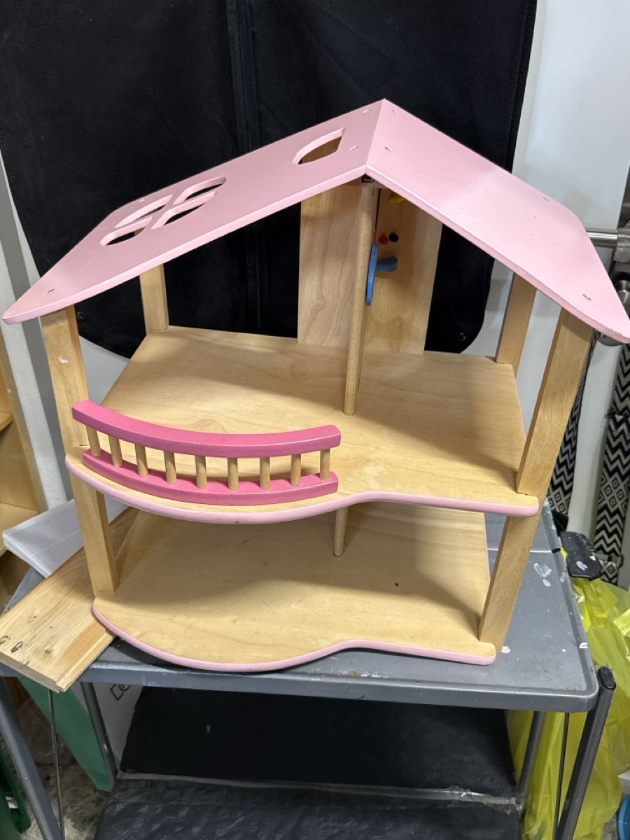 Case e mobili per bambole: Puppenhaus  Holz  mit Balkon gebraucht – Usato da Amriswil venduto da used2use