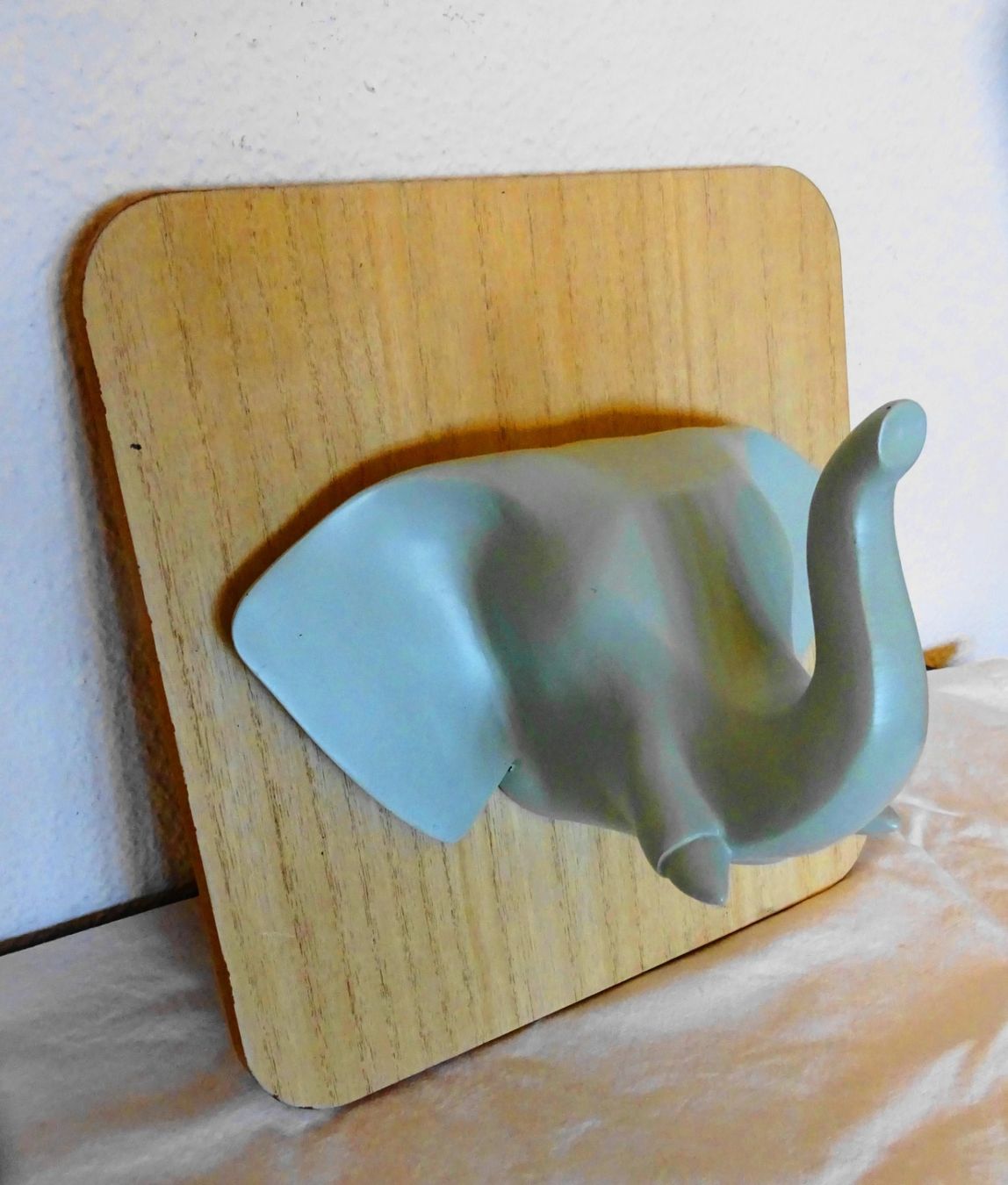 Toutes les décorations: 3D Wanddeko Elefantenkopf auf Holz oder als Garderobe – D'occasion à Zürich par Connie8 1