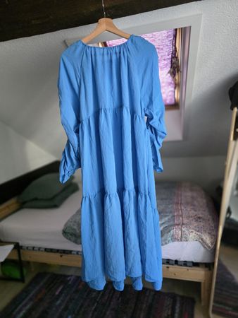 ARKET Kleid Blau – Luftig & Leicht