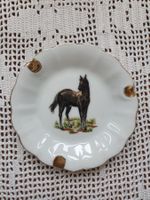 Kleiner Porzellan Aschenbecher mit einem Fohlen