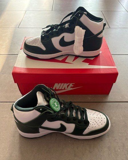 Nike Scarpe da uomo: NIKE DUNK HI SP - White/Pro Green - EU42 / US8.5 – Nuovo e nell'imballaggio originale da Eggenwil venduto da alecato