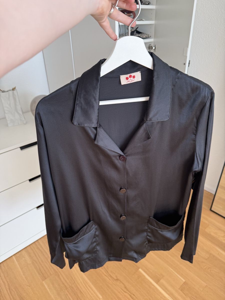 Camicette: Oberteil/Bluse aus 100 % Seide, schwarz, Gr. S/M – Usato da Löhningen venduto da LaMemoire 2