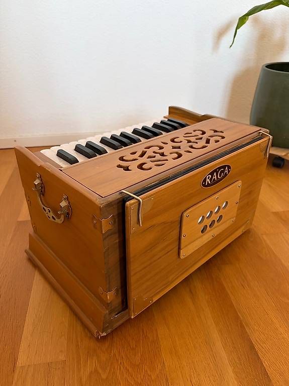 Strumenti musicali: Harmonium – Usato da Zürich venduto da ali_j58x 1