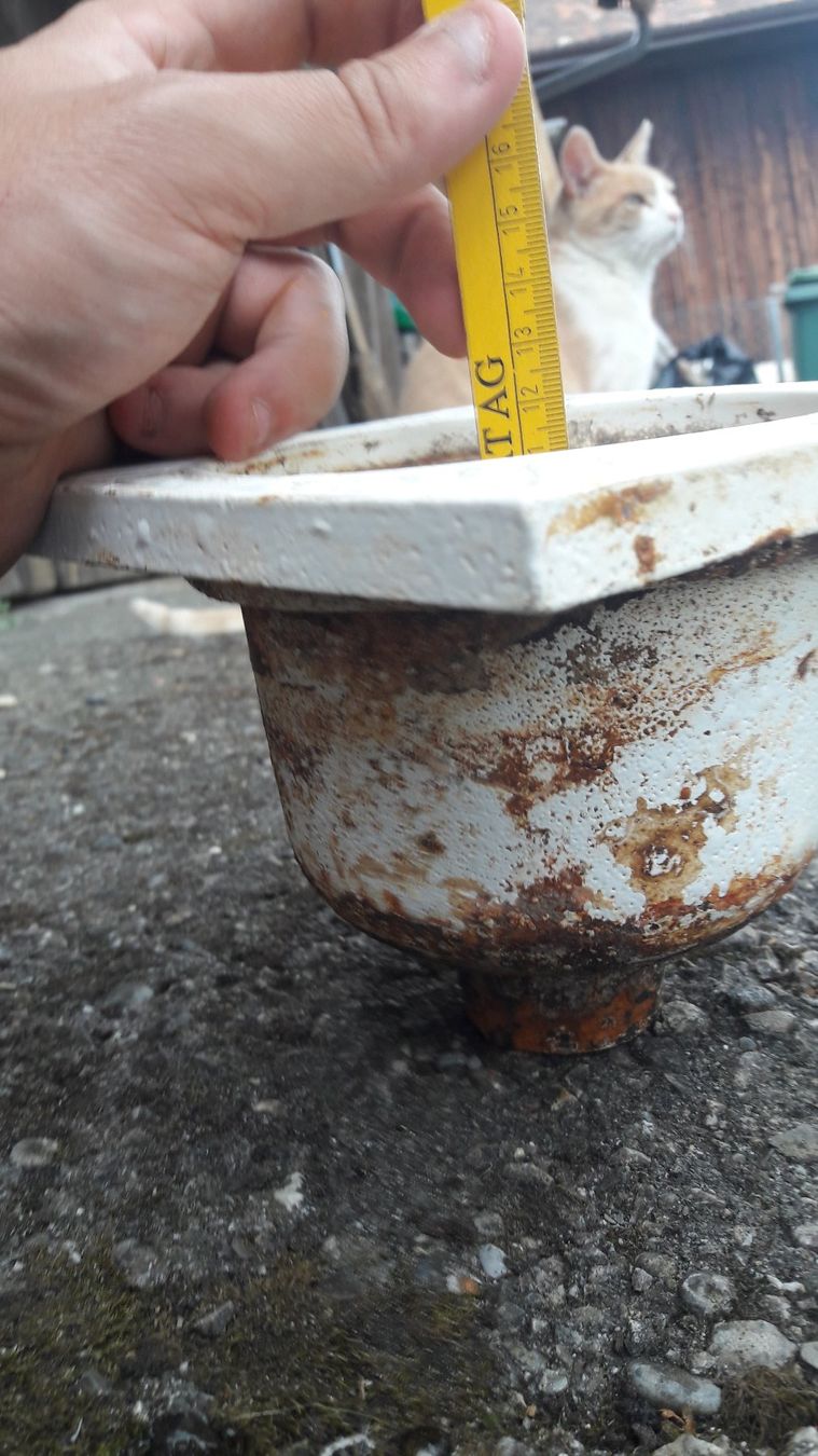 Griglie e Inferriate: Bodenablauf Gusseisen mit Rost – Usato da Laufen venduto da Mann455 5