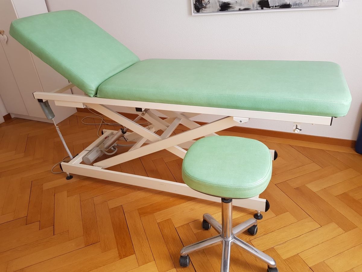 Lettini & sedie per cosmetici: Massagebett – Usato da Zollikofen venduto da Matoubaby1 1