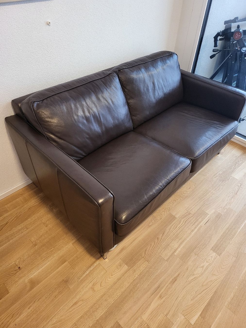 Divani: Braunes Ledersofa 2-Sitzer – Usato da Horw venduto da yan_f8l5 2