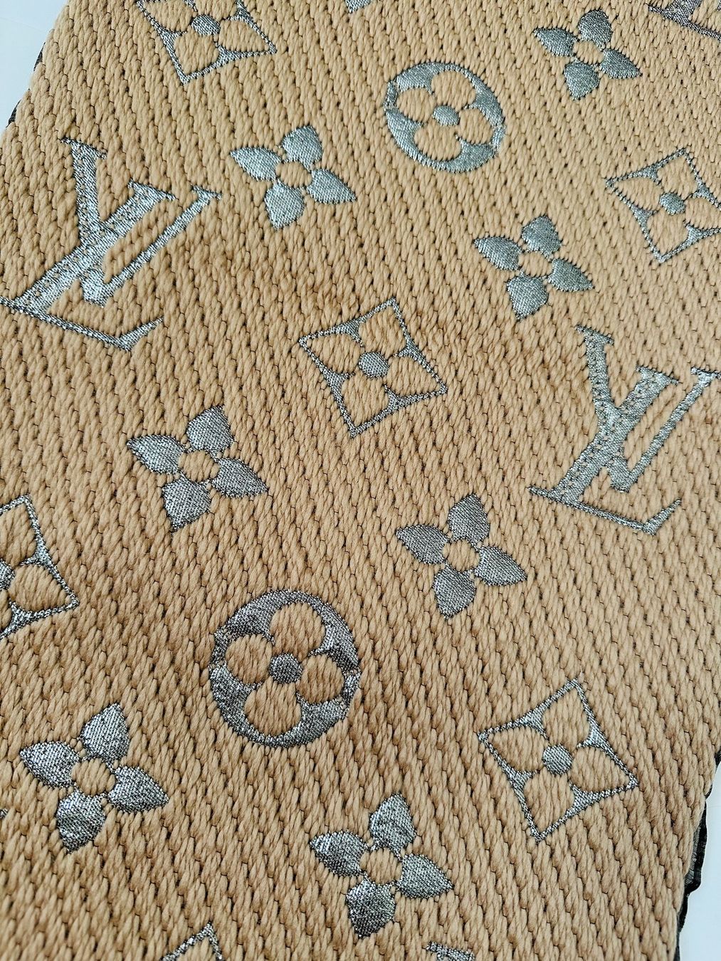 Louis Vuitton Foulard & Sciarpe: Louis Vuitton logomania sciarpa – Nuovo (secondo la descrizione) da Pregassona venduto da Reluxuryspace 4