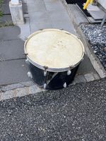 Grosse Trommel schwarz reparaturbedürftig 