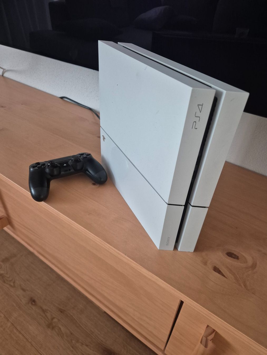 Sony Console: Sony PlayStation 4 Konsole weiss mit Controller gebraucht – Usato da Rüti ZH venduto da brezni-69 2