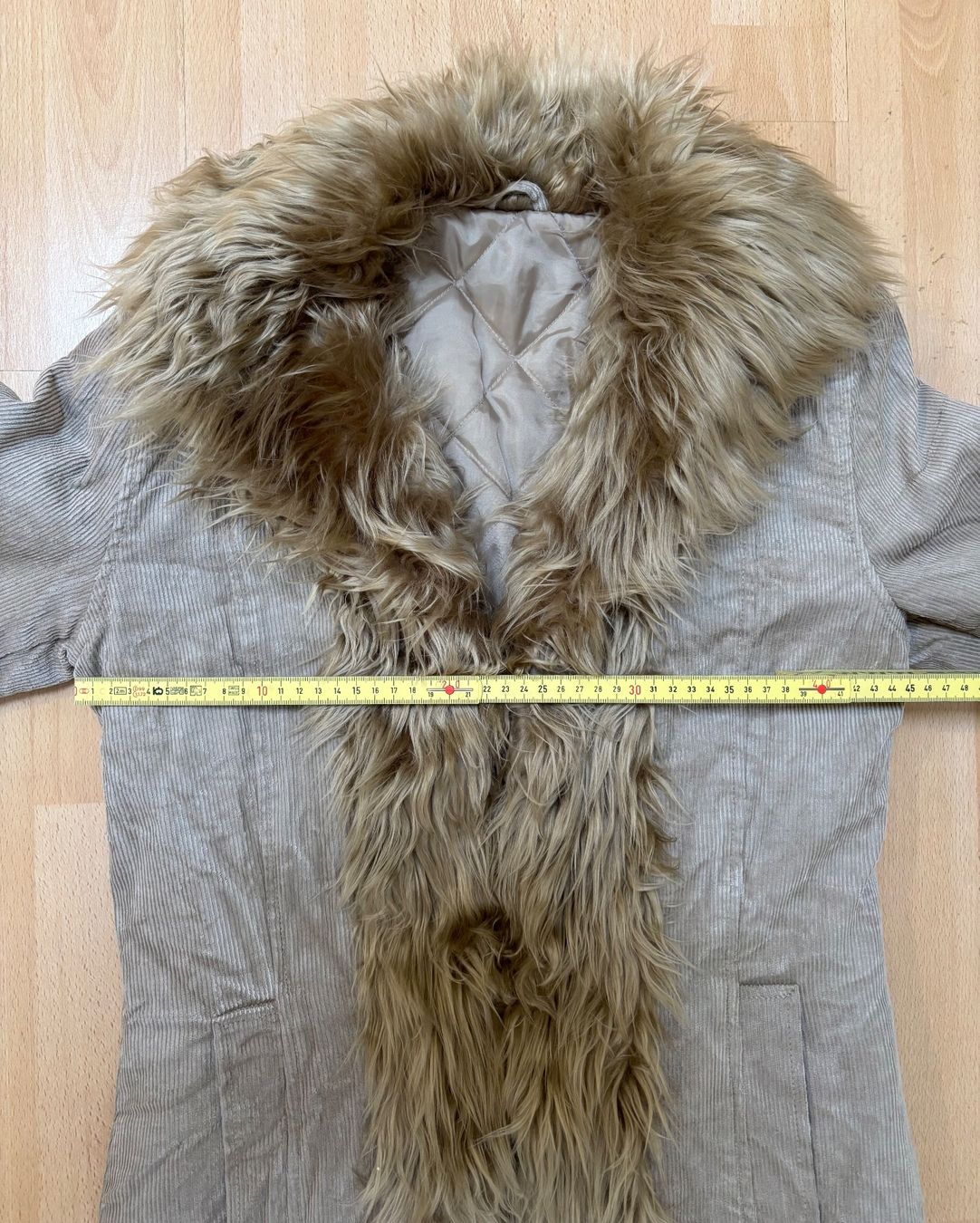 Cappotti: Schöner Mantel - Cord mit Kunstfell - Gr. S – Usato da Zofingen venduto da Justizia_01 4