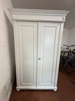 Massiver Holz Schrank (muss abgeholt werden)
