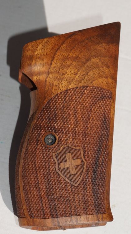 NILL Nussbaumgriffschalen zu SIG 210 / P49 (Gebraucht) in Münsingen für ...