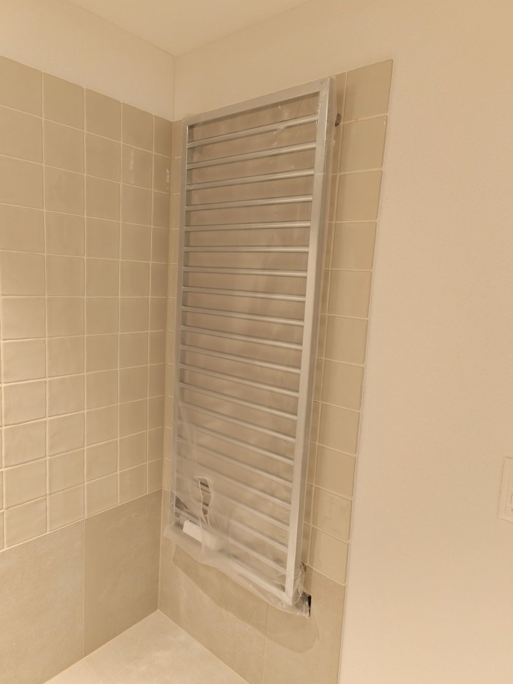 Zehnder Radiatori: 2x Zehnder Subway Badheizkörper Chrom – Neuwertig 60 x 150 – Nuovo (secondo la descrizione) da Kriens venduto da EPR1987 2