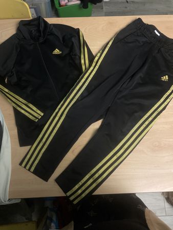 Adidas Trainingsanzug schwarz/gold Gr. 140 wie neu!