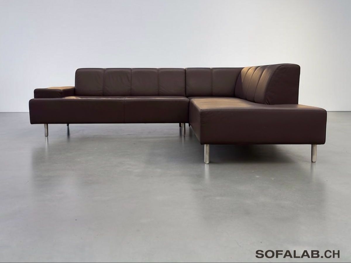 Sofas: Ecksofa mit longchair aus violettem Echtleder – D'occasion à Fehraltorf par Sofalab.swiss