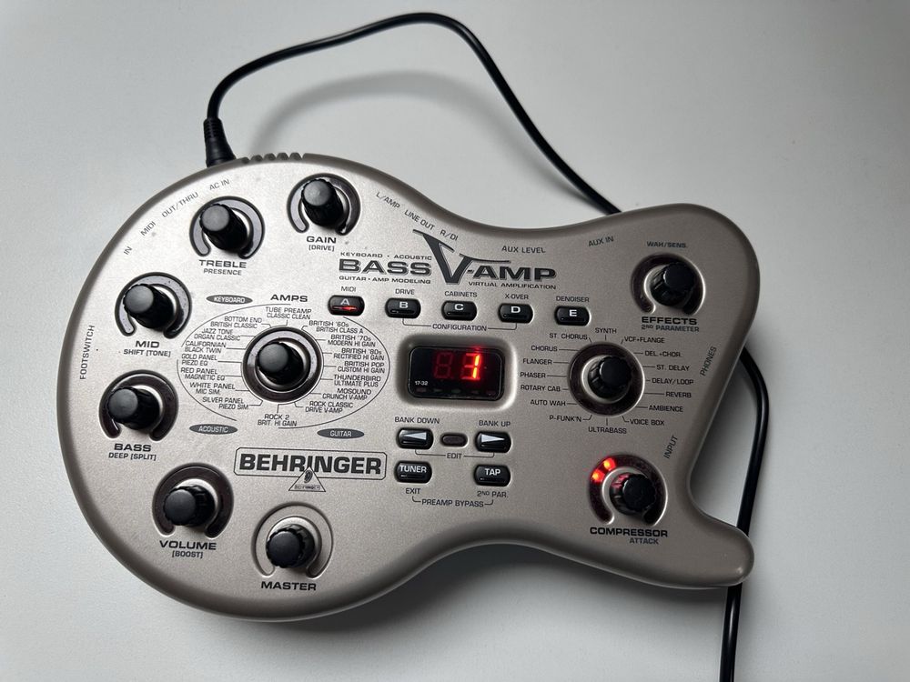 Pédale Effet Behringer TUBE AMP MODELER TM300 - Modélisation Ampli à Tubes - 9V