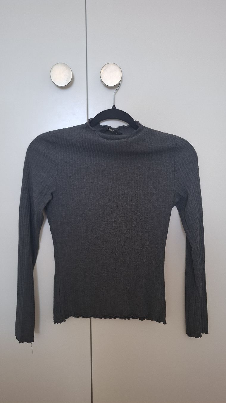 Only Pullover & Sweatshirts: Langarmshirt ONLY grau Groesse S  – Gebraucht aus Hausen am Albis von ann_2kkx