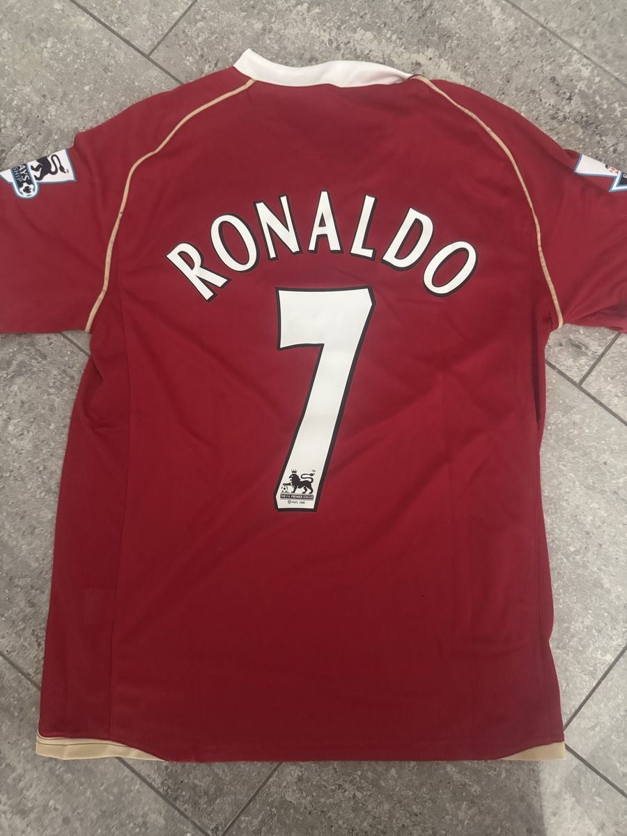 Manchester United Leibchen & Hosen: Manchester United Trikot  – Neu und originalverpackt aus Allschwil von ale_99l7 5
