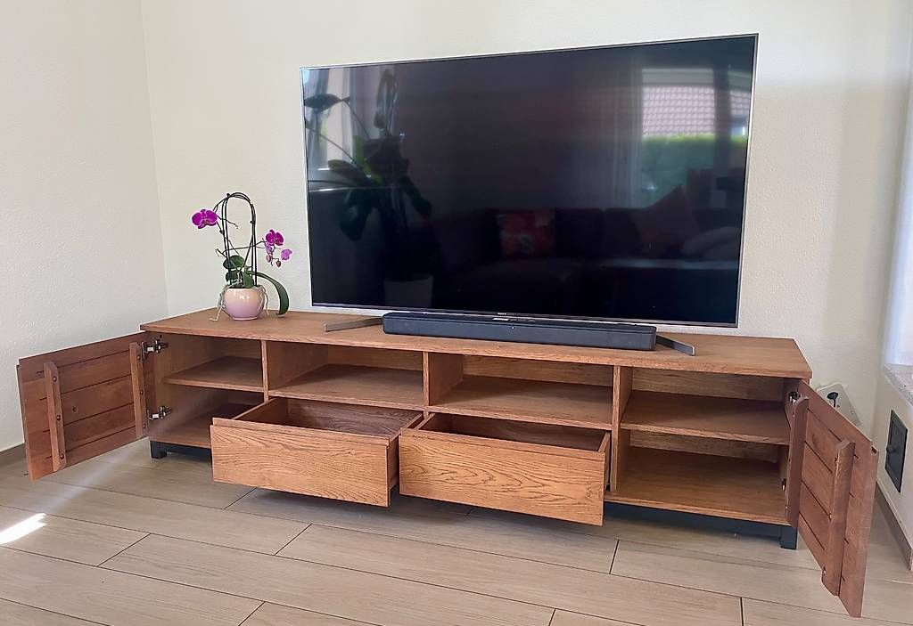 Mobili TV: Highboard & Lowboard  Massivholz Eiche dunkel – Usato da Adlikon b.Regensdf venduto da Viabell