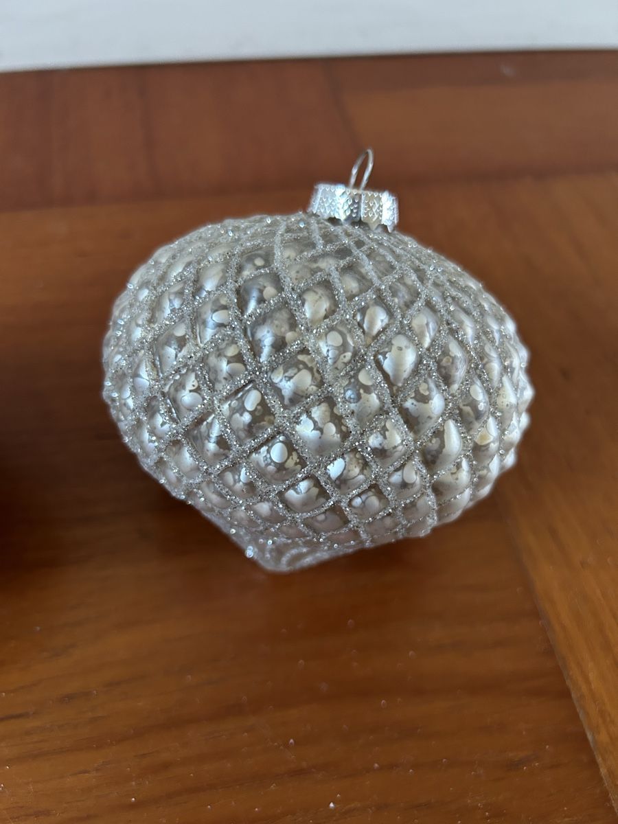 Alle Dekorationen: 3 Weihnachtskugeln - Christbaumschmuck - silbern mit Glitter – Gebraucht aus Riniken von KreativImKopf 2